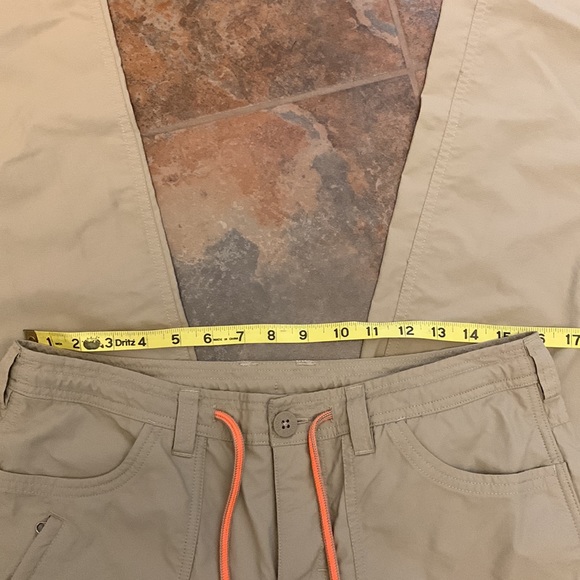 Nearly new NORTH FACE adventure pants 8 convertible - Picture 11 of 11